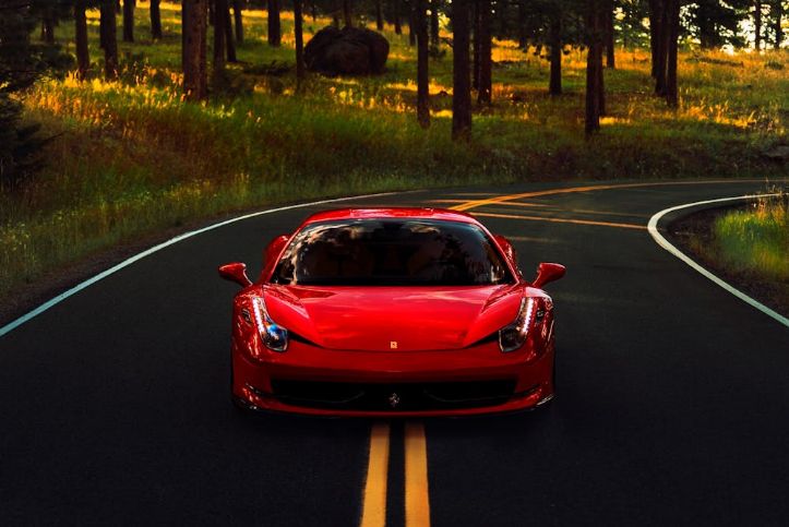Ricerca e consulenza per supercar ed hypercar rare come Ferrari LaFerrari, Bugatti Divo e Lamborghini Revuelto