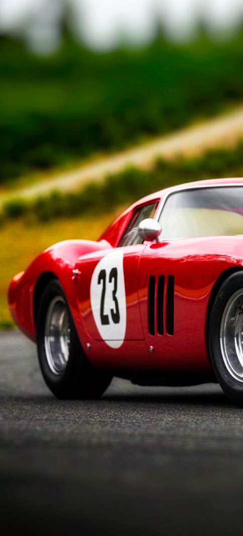 Auto di lusso rare e speciali disponibili in una selezione di veicoli esclusivi con accesso riservato per intenditori.